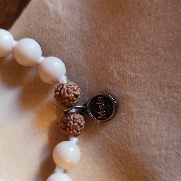 Mala White Jasper Necklace with Tassel And Dust Bag - Picture 5 of 9